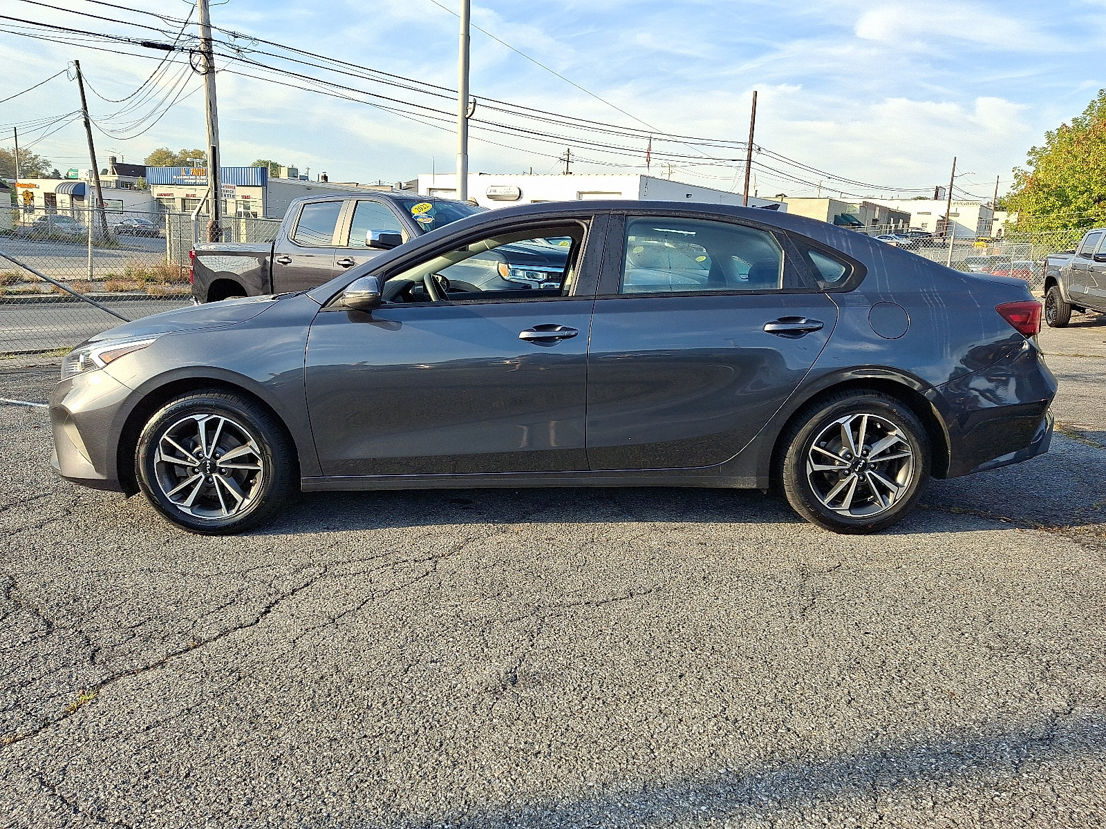 Used 2023 Kia Forte LXS w/ LXS Technology Package FWD image 2