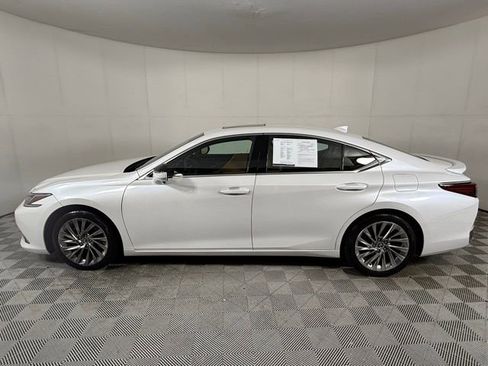 Certified 2023 Lexus ES 300h w/ Luxury Package image 3