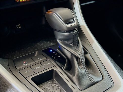 Used 2023 Toyota RAV4 XLE Premium image 14