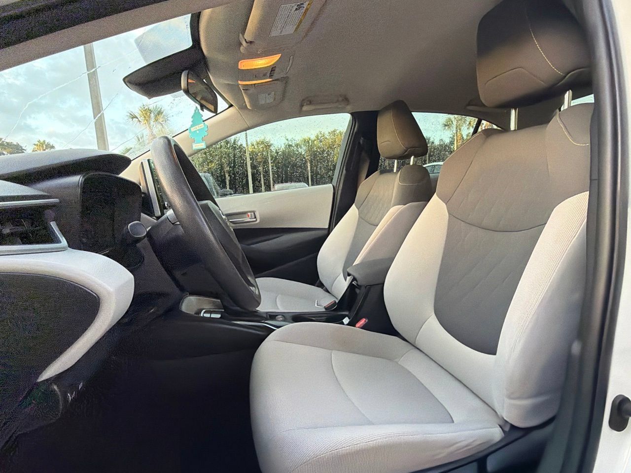 Used 2020 Toyota Corolla LE FWD image 6