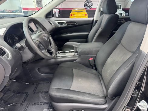 Used 2017 Nissan Pathfinder SV image 18