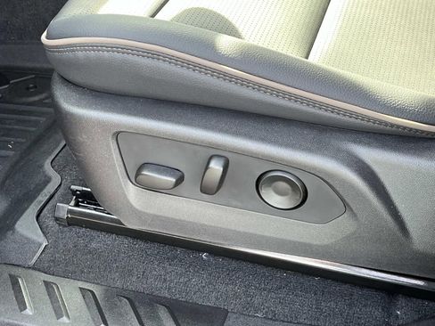 Used 2025 GMC Canyon Denali image 30