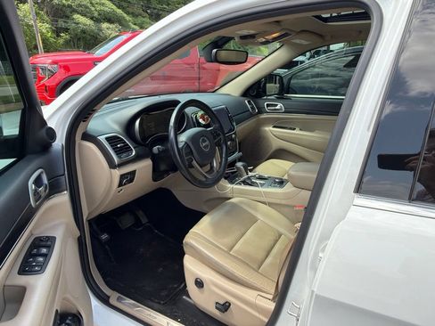 Used 2019 Jeep Grand Cherokee Limited AWD/4WD image 4