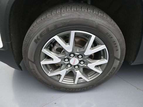 Used 2023 GMC Acadia SLE w/ Driver Convenience Package image 10