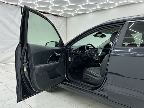 Used 2020 Kia Niro EX w/ Cold Weather Package FWD image 16