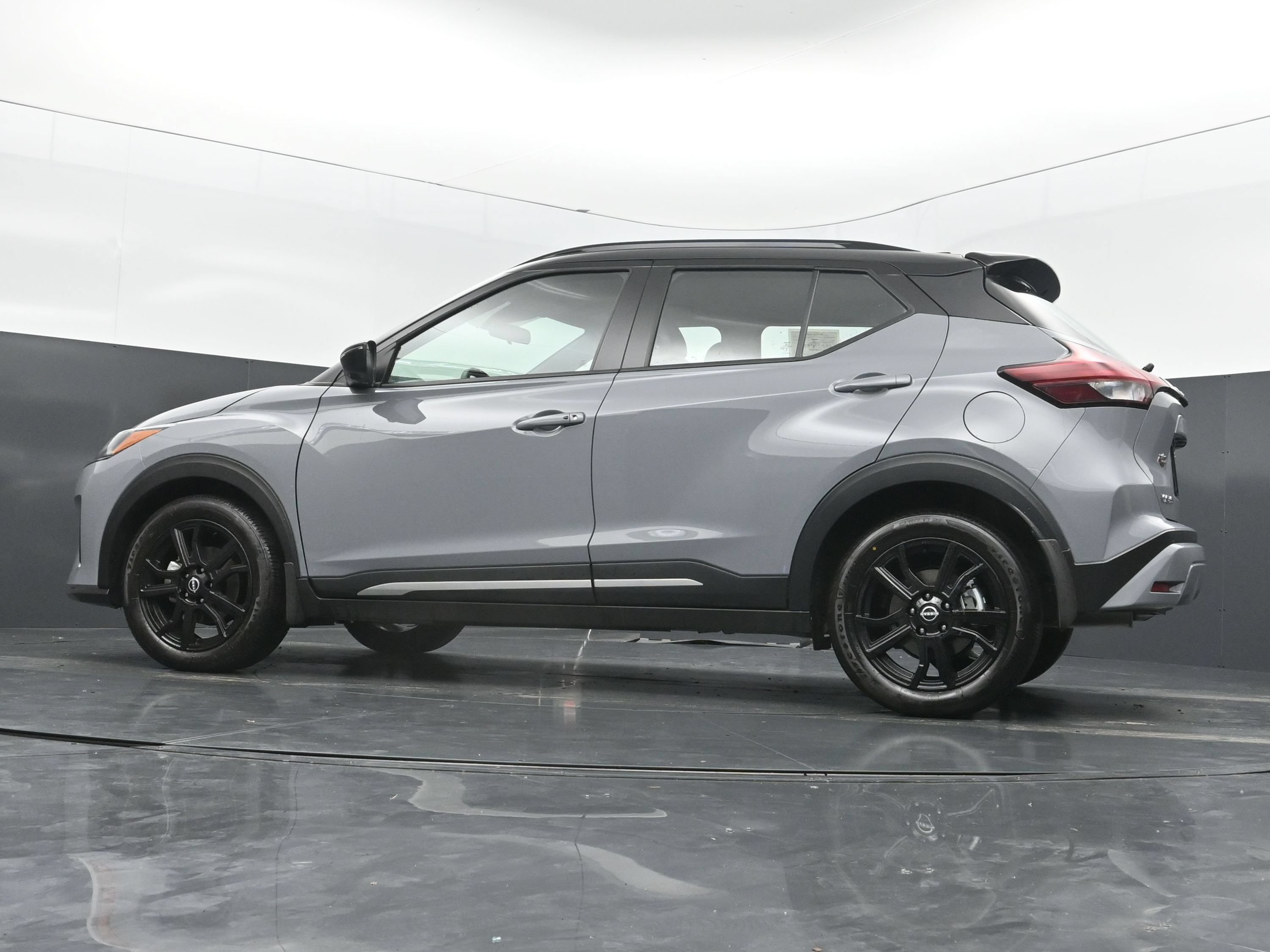 Used 2024 Nissan Kicks SR w/ SR Premium Package FWD image 37