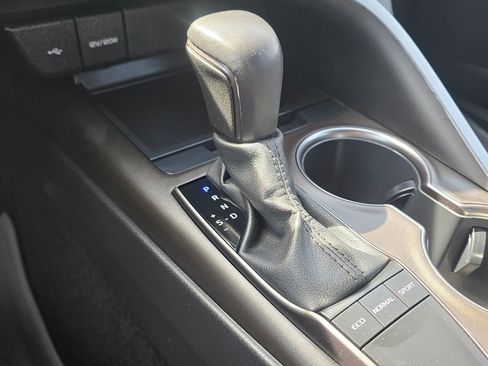 Used 2022 Toyota Camry SE w/ Carpet Mat Package (TMS) image 25