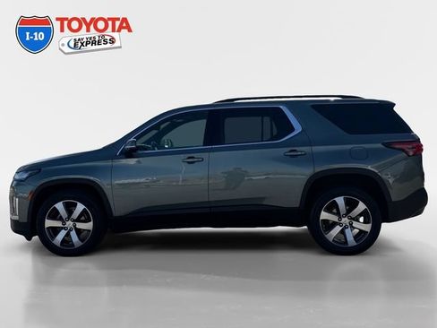 Used 2023 Chevrolet Traverse LT w/ LT Premium Package AWD/4WD image 2