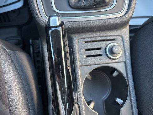 Used 2017 Volkswagen Golf SportWagen image 29