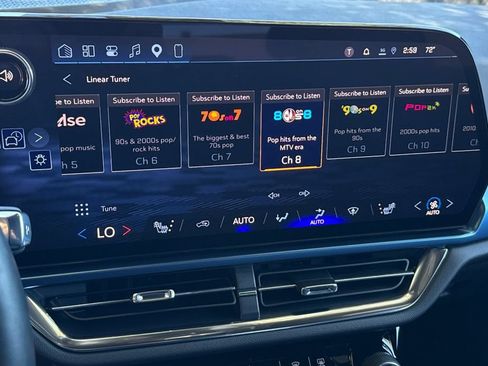Used 2026 Chevrolet Equinox EV LT FWD image 21