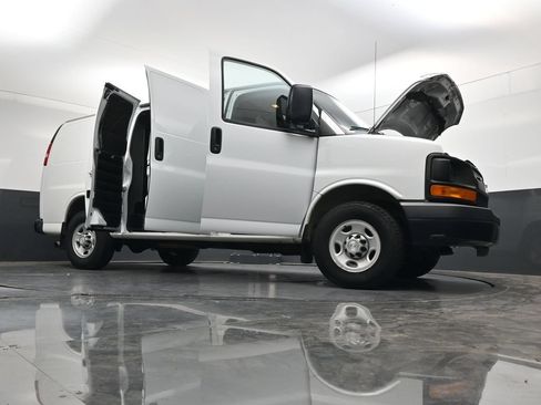 Used 2016 Chevrolet Express 2500 RWD image 56