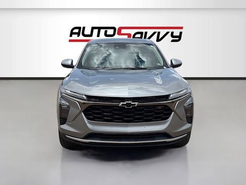 Used 2026 Chevrolet Trax LS w/ LS Convenience Package FWD image 2