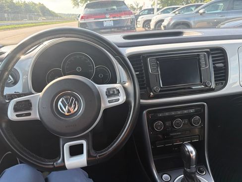 Used 2019 Volkswagen Beetle 2.0T SE FWD image 11