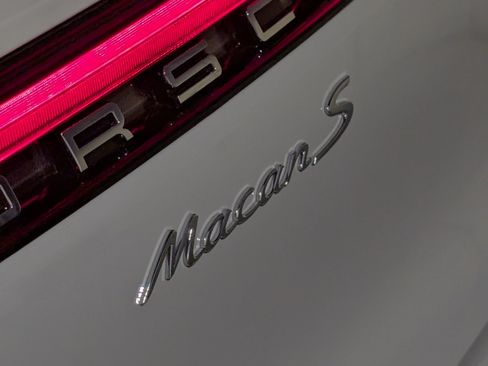 Certified 2026 Porsche Macan S AWD/4WD image 18