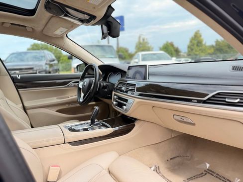 Used 2016 BMW 750i xDrive AWD/4WD image 46