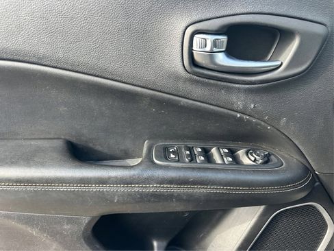 Used 2018 Jeep Compass Latitude w/ Popular Equipment Group image 28