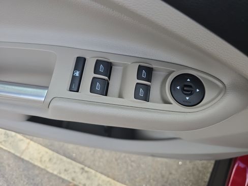 Used 2018 Ford Escape SEL image 30