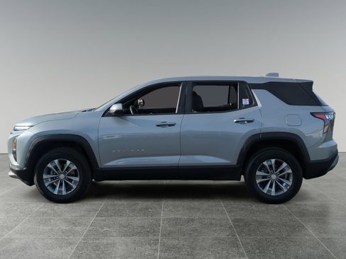 Used 2025 Chevrolet Equinox LT image 2