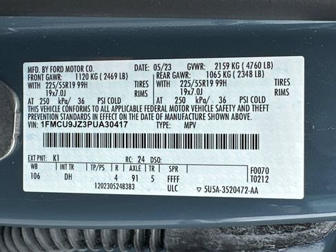 Used 2023 Ford Escape Platinum w/ Premium Technology Package AWD/4WD image 31