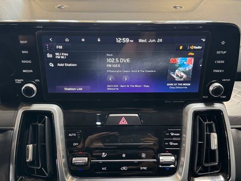 Certified 2023 Kia Sorento SX AWD/4WD image 17