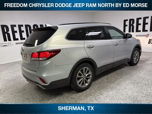 Used 2018 Hyundai Santa Fe SE FWD image 4