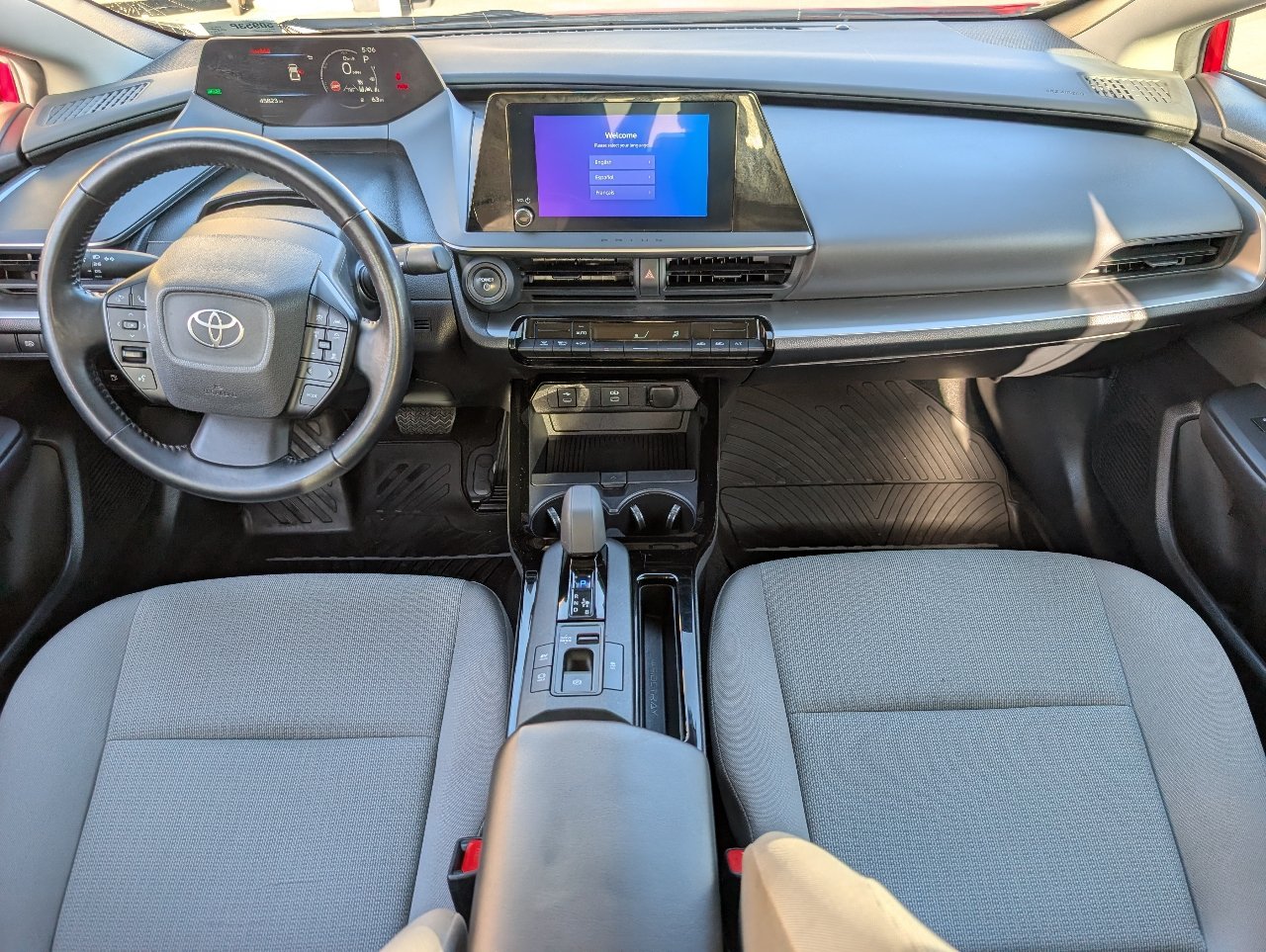 Used 2023 Toyota Prius LE FWD image 4