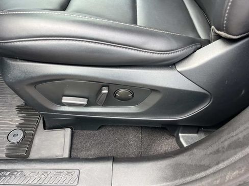 Used 2024 Ford Explorer XLT w/ Equipment Group 202A AWD/4WD image 34