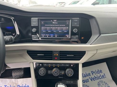 Used 2023 Volkswagen Jetta SE image 16