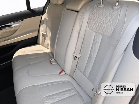 Used 2021 BMW 740i w/ M Sport Package RWD image 14