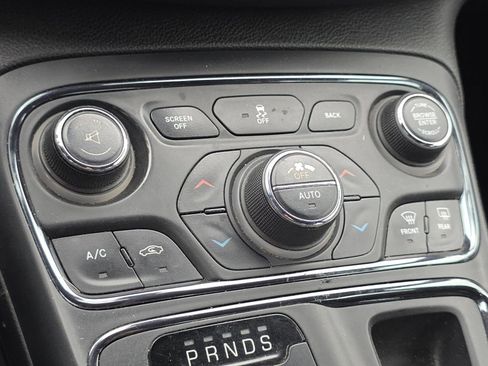 Used 2015 Chrysler 200 S w/ Navigation & Sound Group I image 4