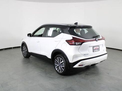 Certified 2023 Nissan Kicks SV image 4