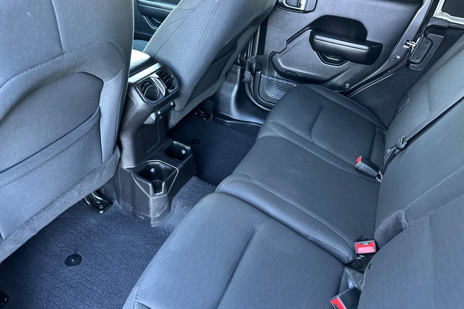 Used 2018 Jeep Wrangler Unlimited Sport S AWD/4WD image 25