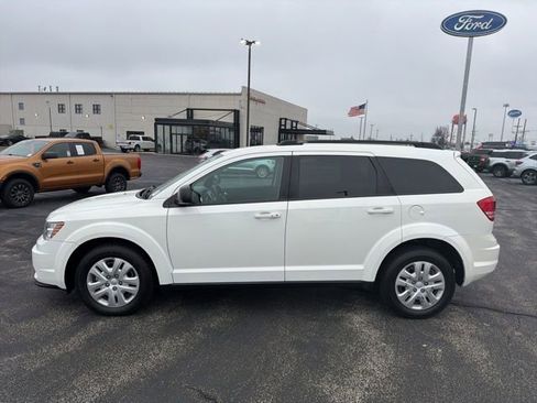 Used 2020 Dodge Journey SE FWD image 2
