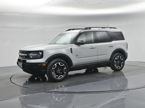 Certified 2023 Ford Bronco Sport Outer Banks w/ Tech Package AWD/4WD image 31