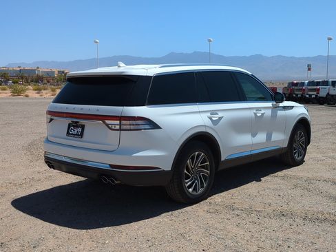 Used 2023 Lincoln Aviator AWD w/ Class IV Trailer Tow Package image 3