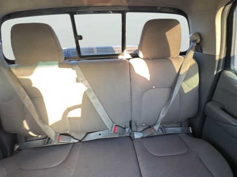 Used 2014 Nissan Frontier SV RWD image 31