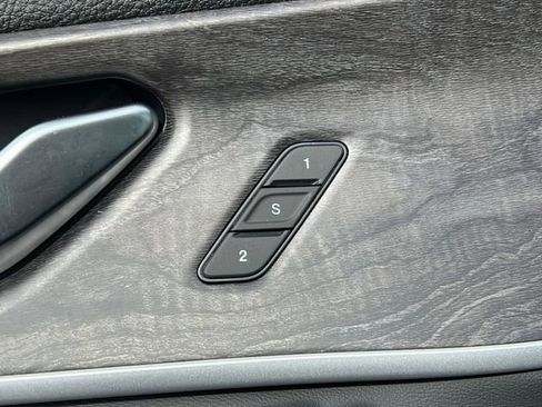 Used 2025 Jeep Grand Cherokee Limited w/ Black Appearance Package image 18