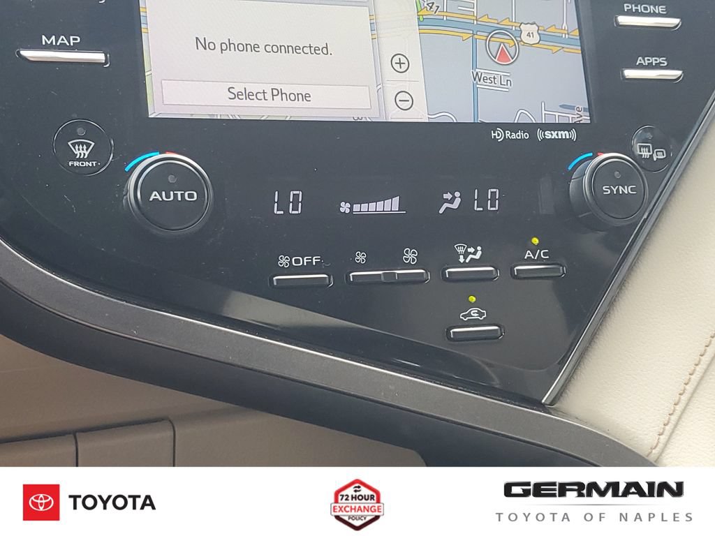 Used 2019 Toyota Camry XLE w/ Navigation Package FWD image 31