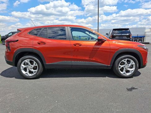 Used 2024 Chevrolet Trax LS w/ LS Convenience Package FWD image 7