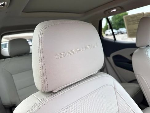 Used 2023 GMC Terrain Denali w/ Denali Premium Package AWD/4WD image 10