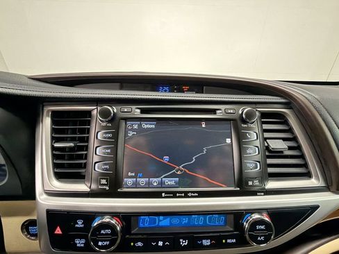 Used 2017 Toyota Highlander Limited FWD image 14