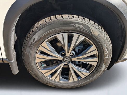 Used 2022 Nissan Rogue SV w/ SV Premium Package image 10