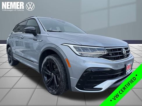Certified 2024 Volkswagen Tiguan SE R-Line image 4