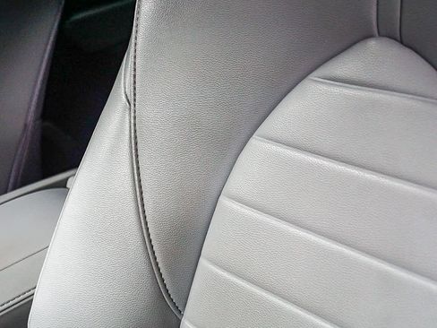 Used 2020 Toyota Highlander XLE image 32