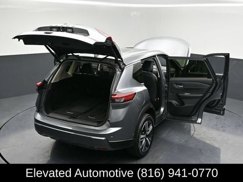 Used 2025 Nissan Rogue SL FWD image 35