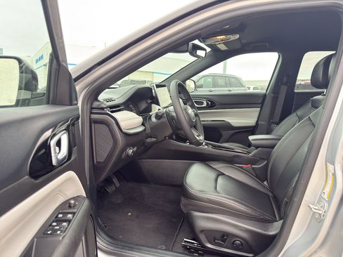 Used 2025 Jeep Compass Limited AWD/4WD image 11