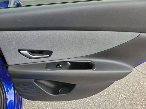 Used 2024 Hyundai Elantra Limited image 11