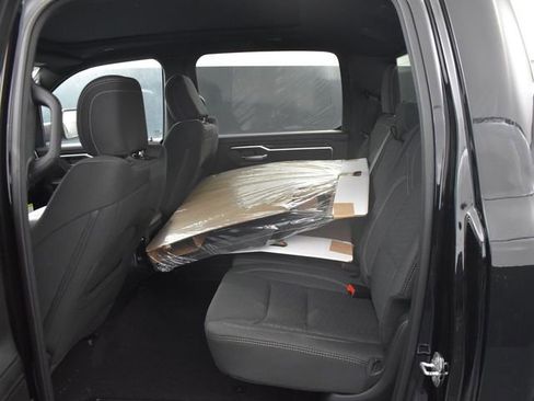 New 2026 RAM 1500 4x4 Crew Cab image 32