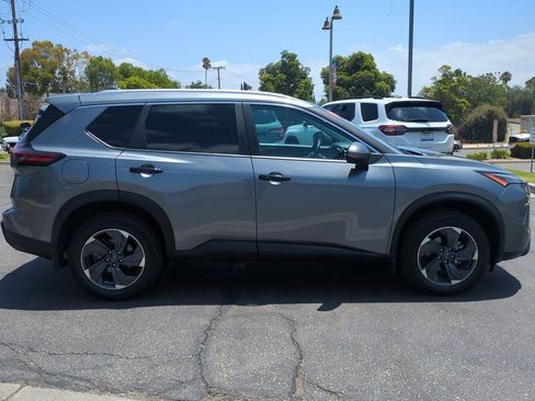 Certified 2025 Nissan Rogue SV w/ SV Premium Package FWD image 5