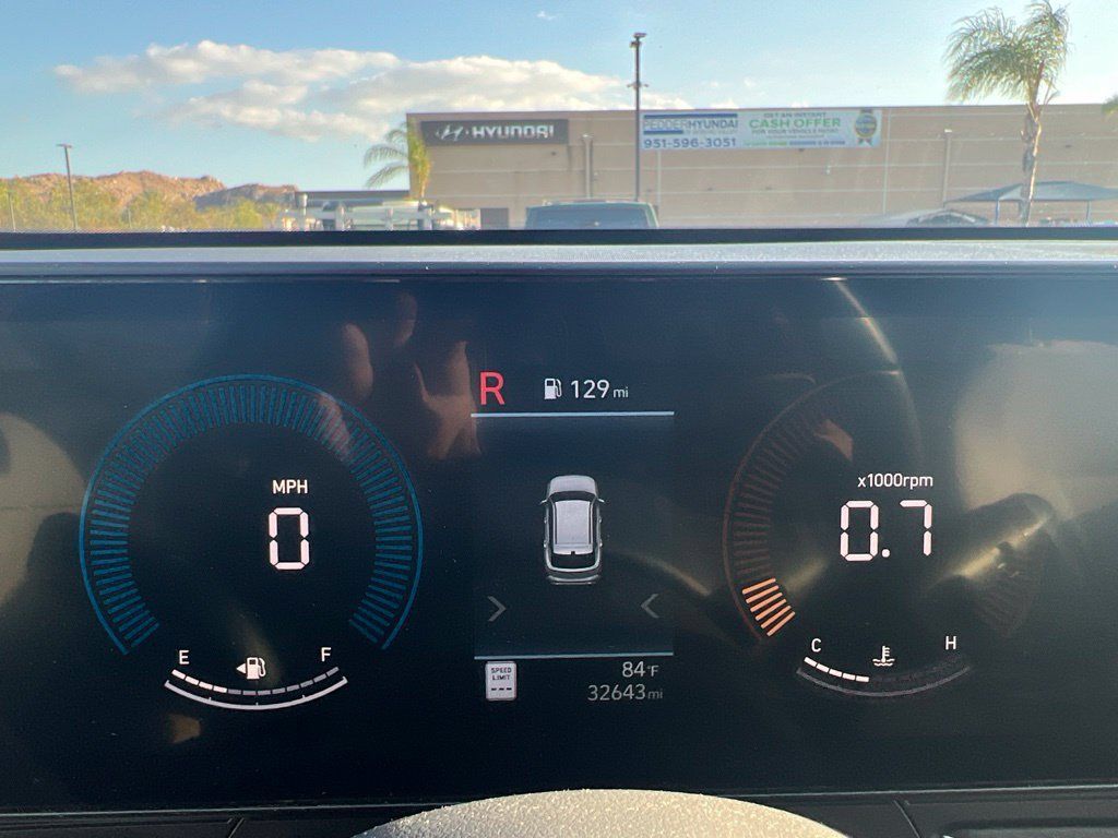 Used 2025 Hyundai Kona SEL FWD image 11